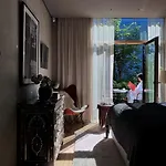 Ola Residence
